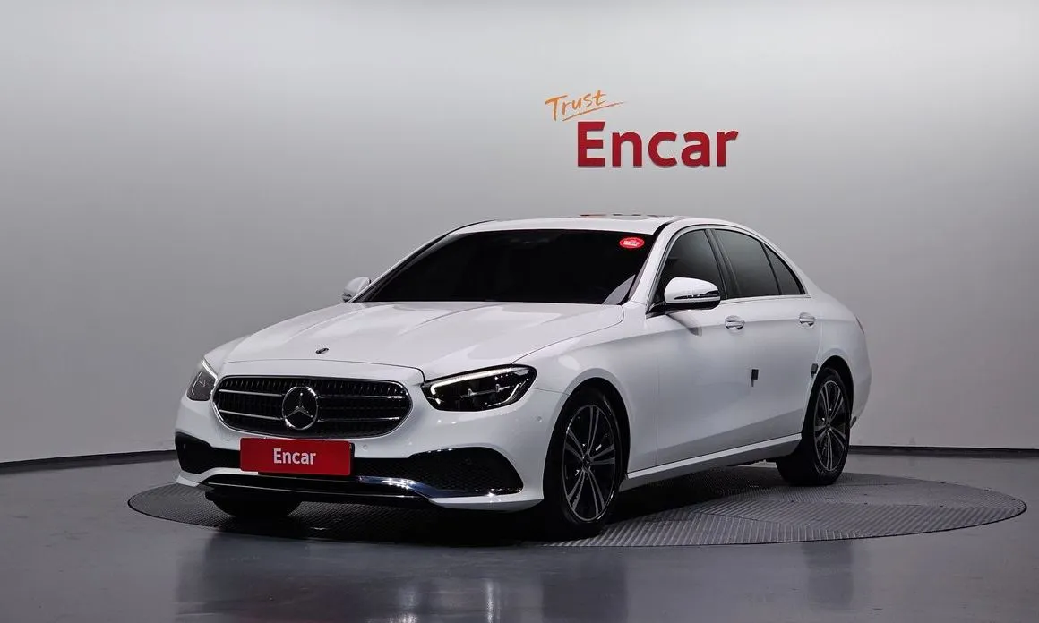 Mercedes-Benz E-Class — фото 1
