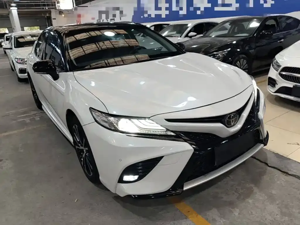 Toyota Camry — фото 7