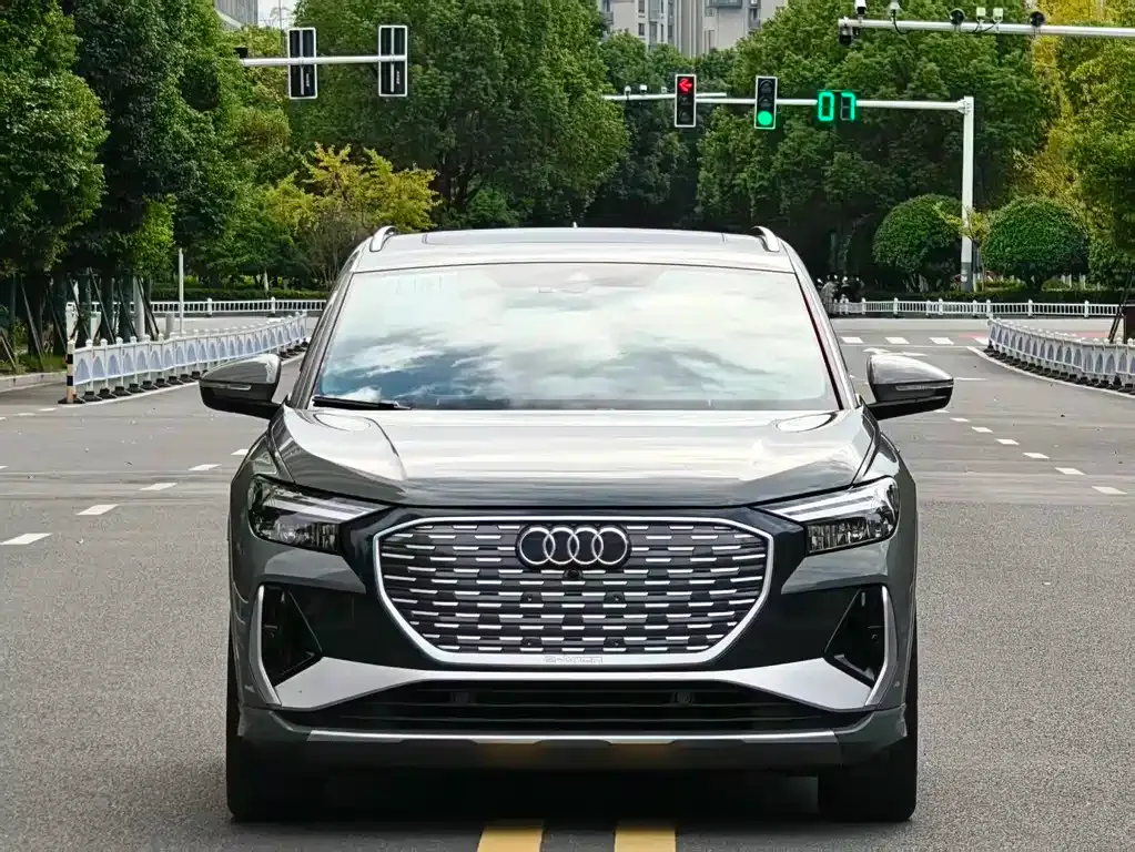 Audi Q4 e-tron — фото 6
