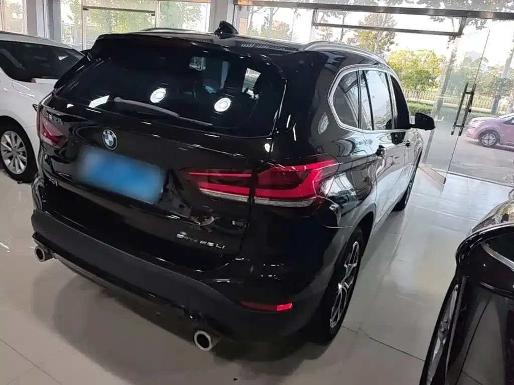 BMW X1 — фото 1