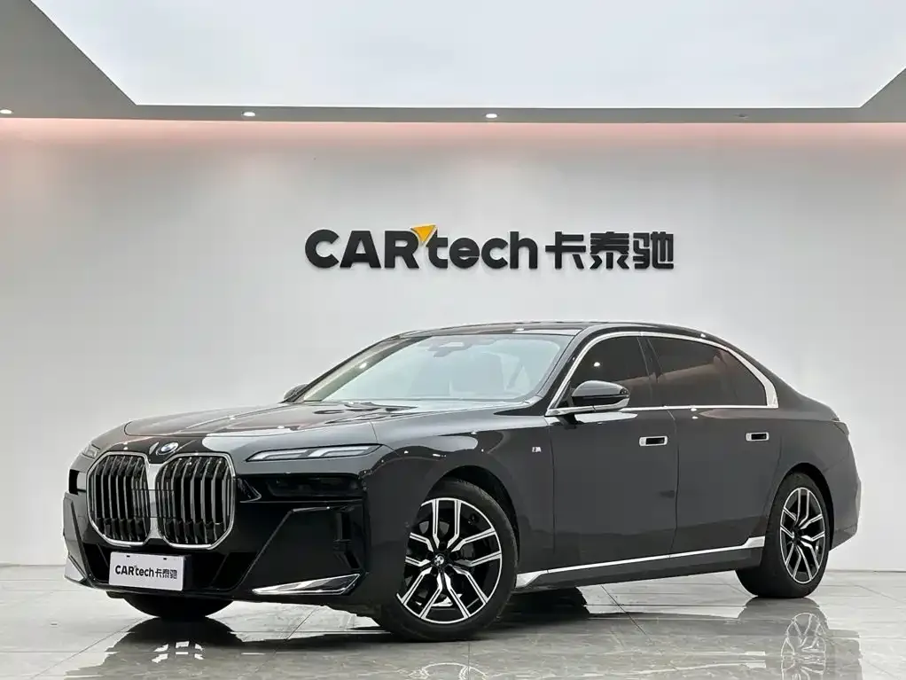 BMW 7 Series — фото 1