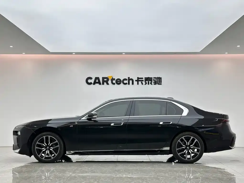 BMW 7 Series — фото 6