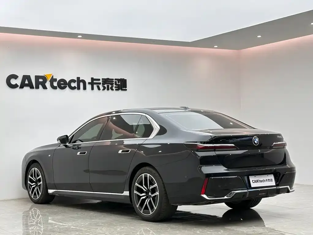 BMW 7 Series — фото 10