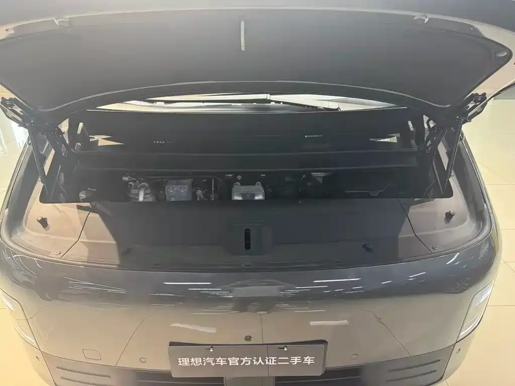 Li Auto MEGA — фото 2