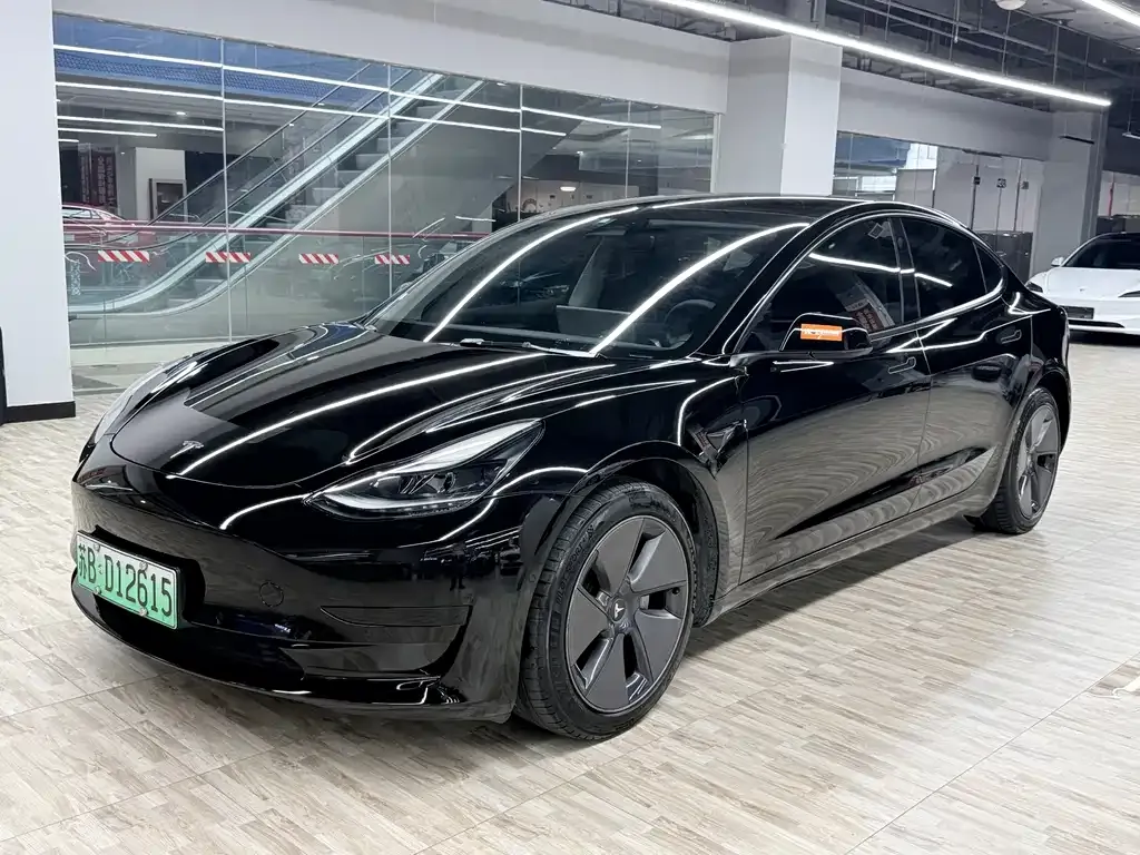 Tesla Model 3 — фото 1