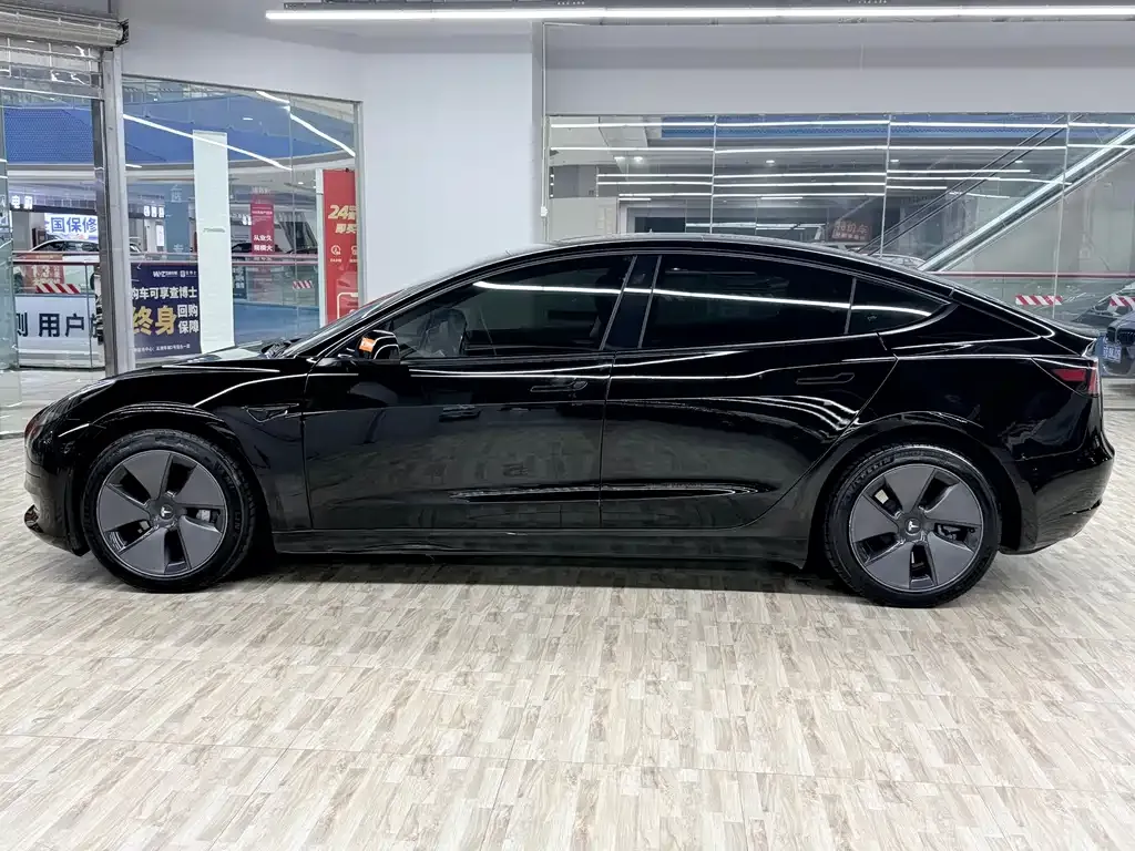Tesla Model 3 — фото 3