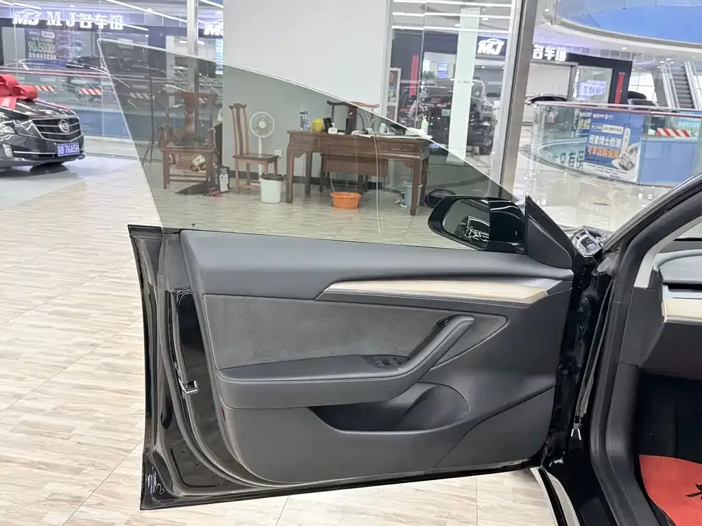 Tesla Model 3 — фото 9