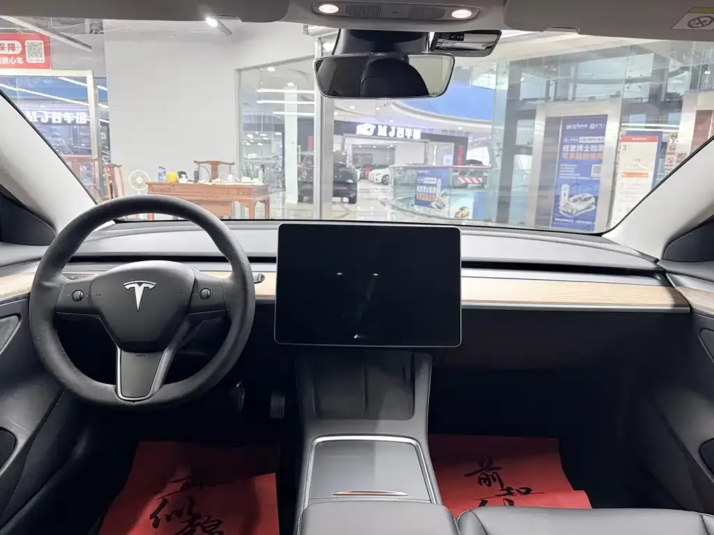 Tesla Model 3 — фото 2