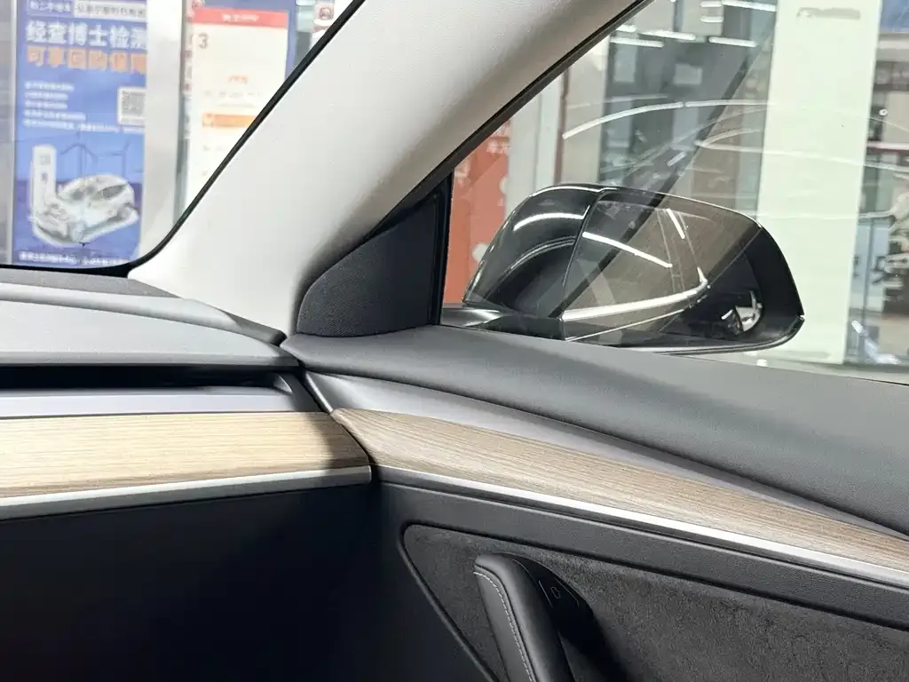 Tesla Model 3 — фото 4
