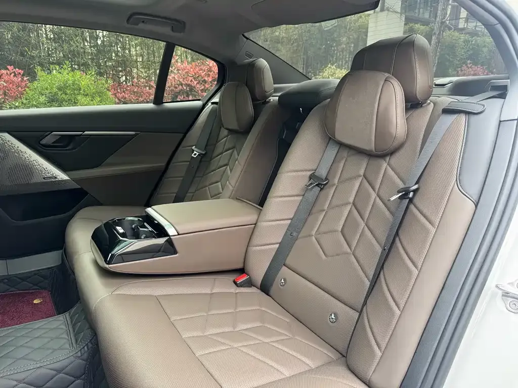BMW 5 Series — фото 2