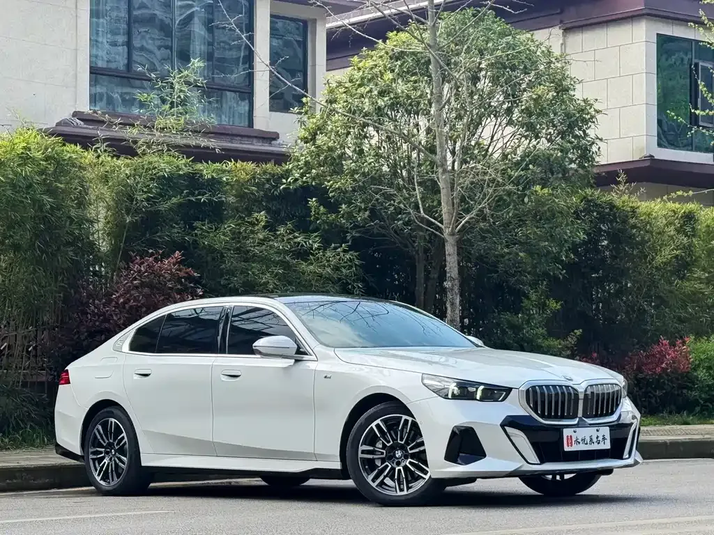 BMW 5 Series — фото 4