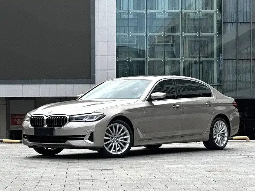 BMW 5 Series — фото 1