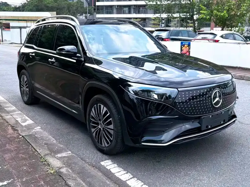 Mercedes-Benz EQB — фото 10