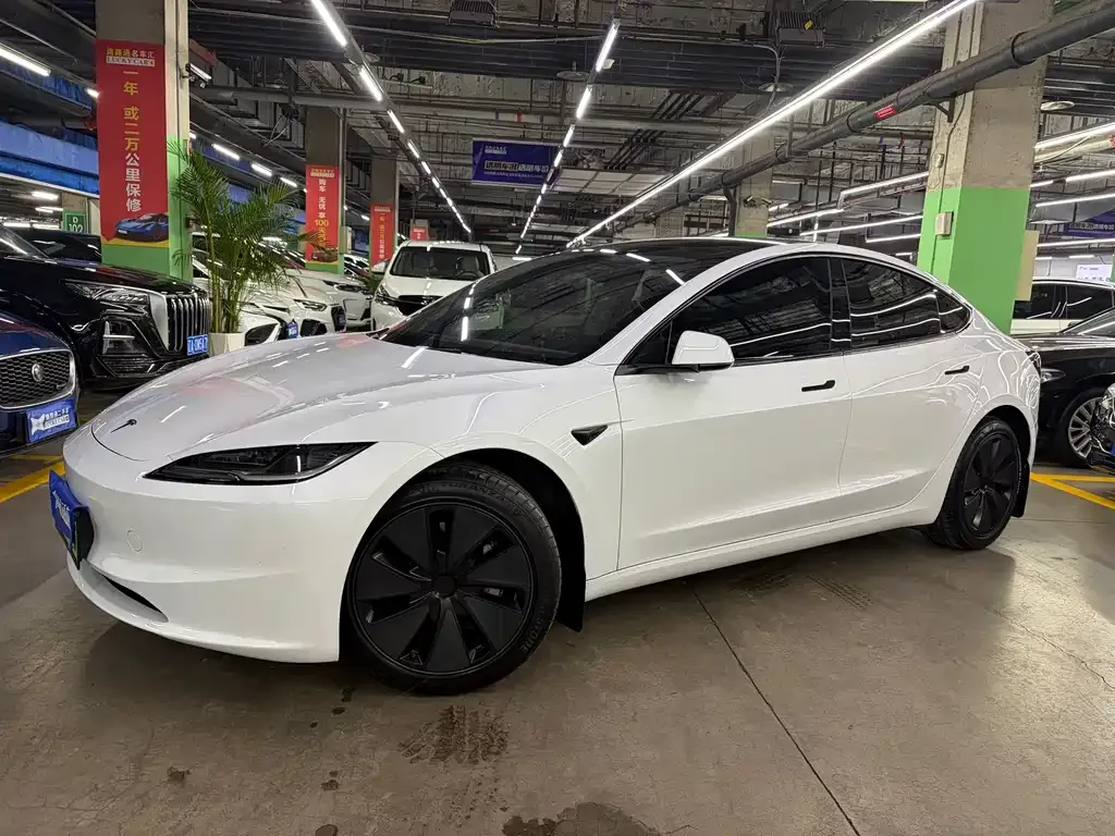 Tesla Model 3 — фото 1