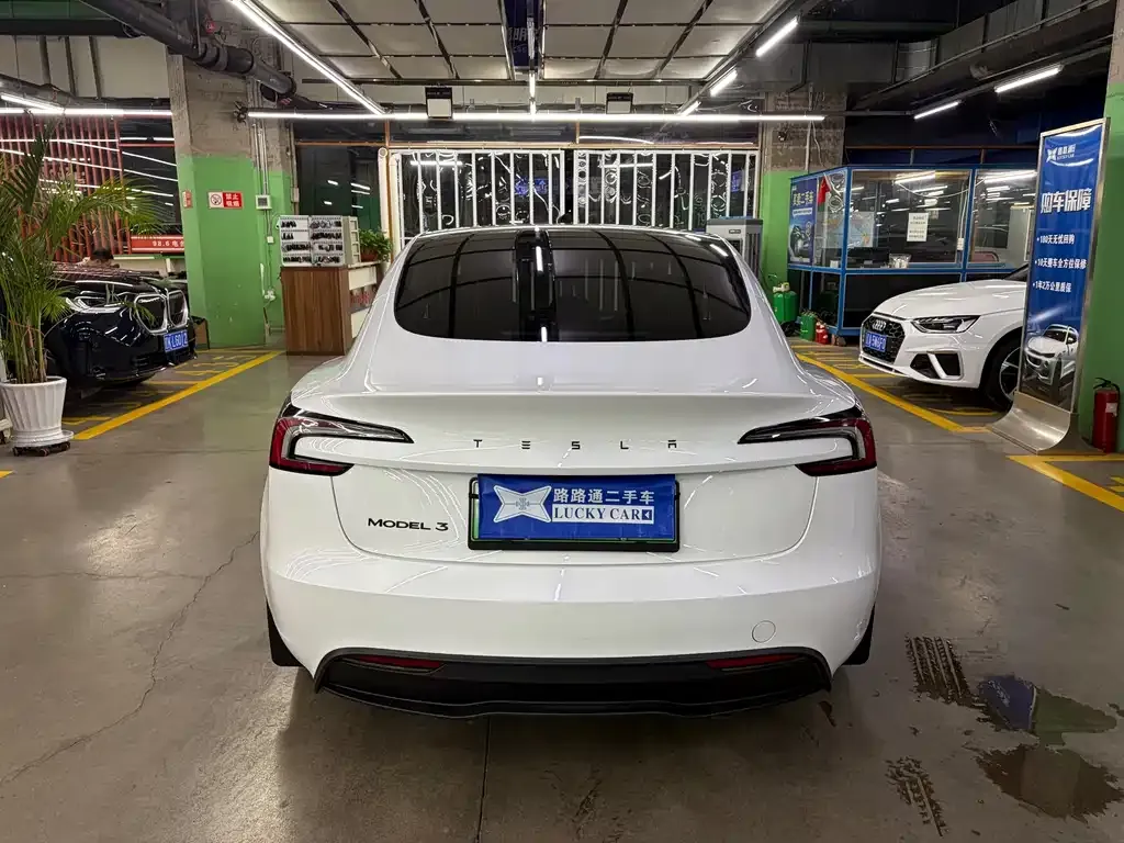 Tesla Model 3 — фото 10