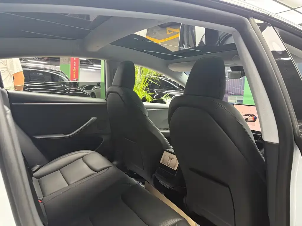 Tesla Model 3 — фото 4