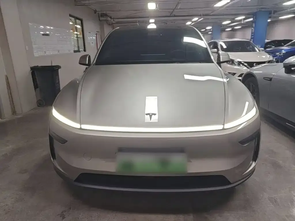 Tesla Model Y L — фото 8