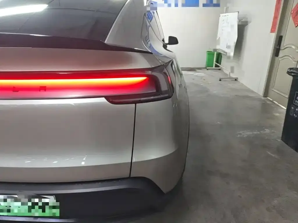 Tesla Model Y L — фото 6