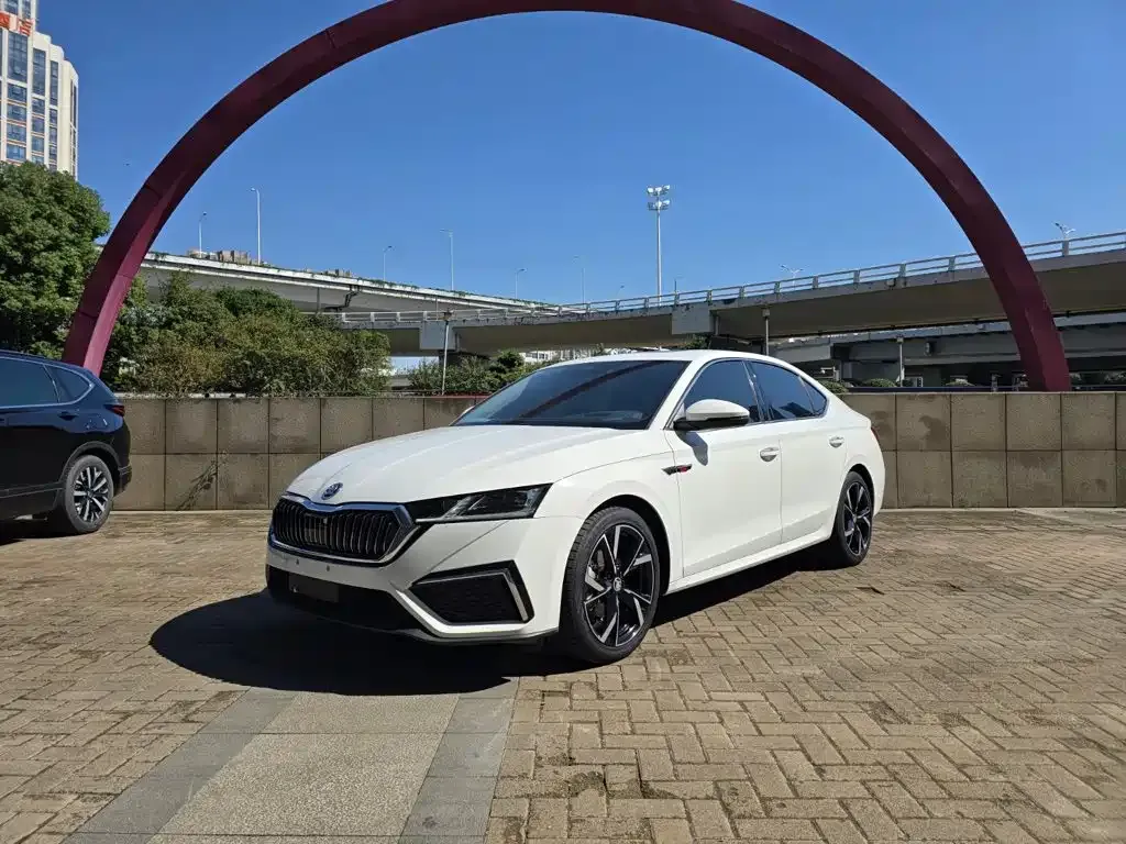 Skoda Octavia — фото 1