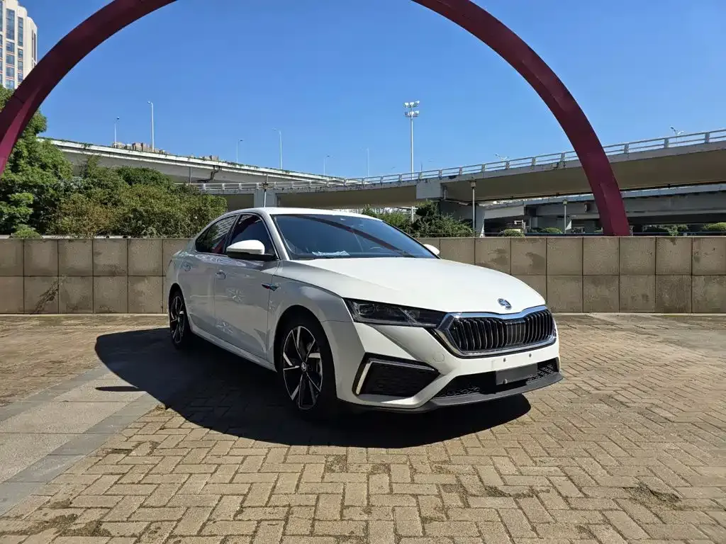 Skoda Octavia — фото 8