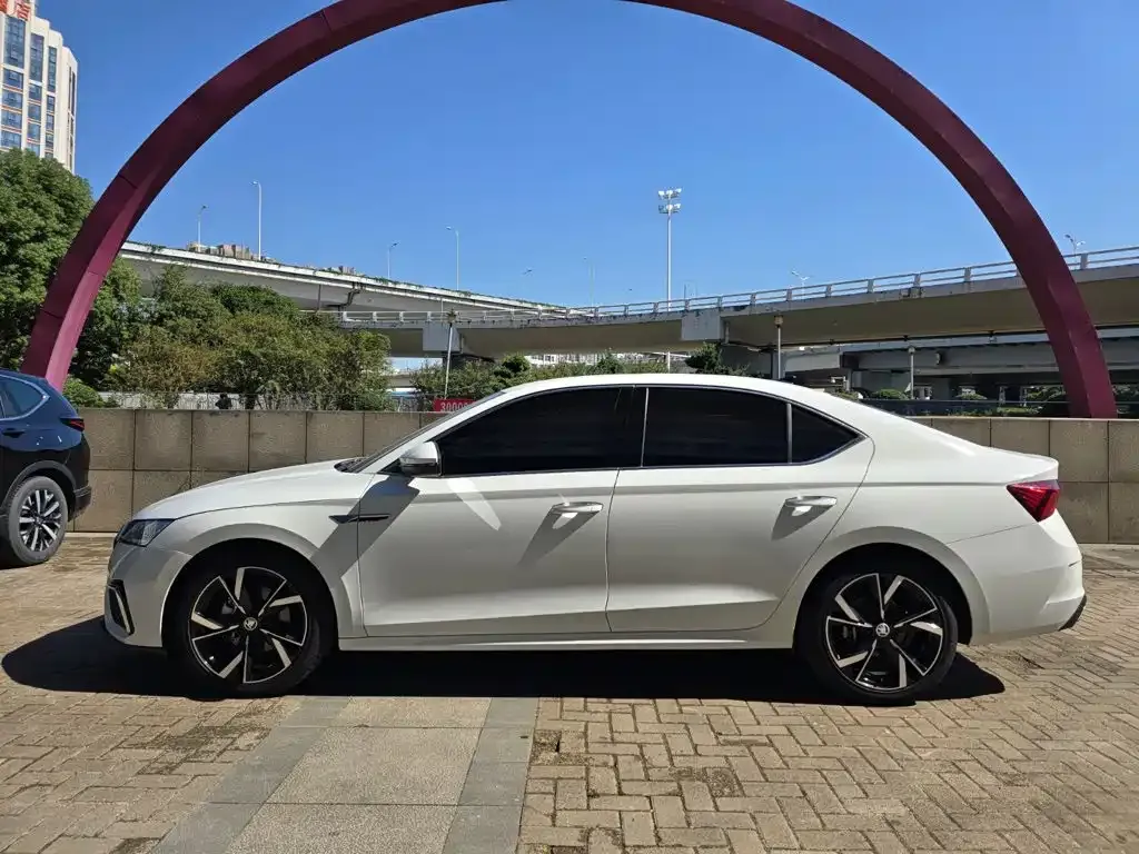 Skoda Octavia — фото 5