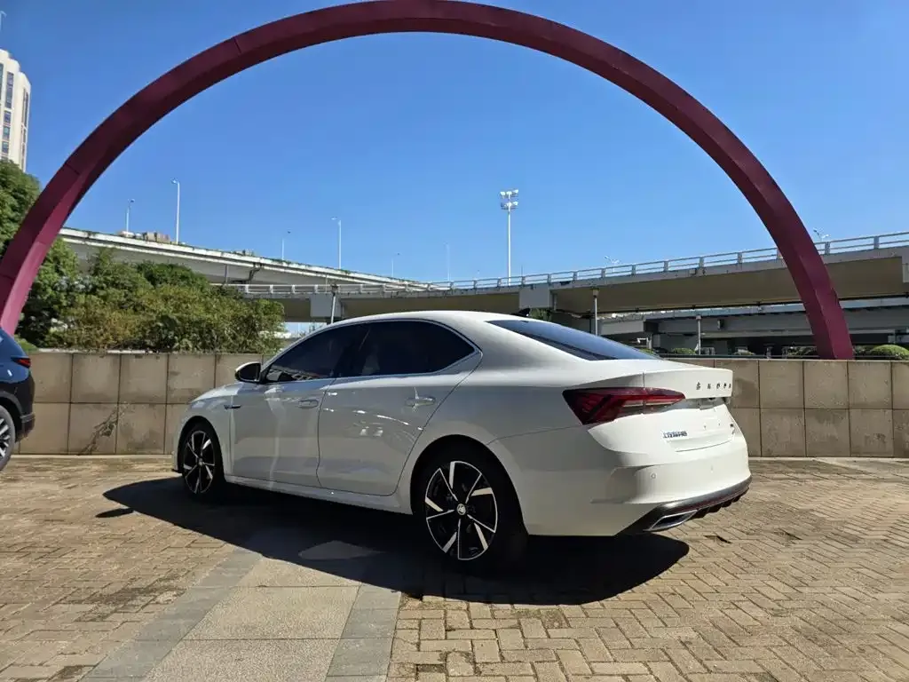 Skoda Octavia — фото 6