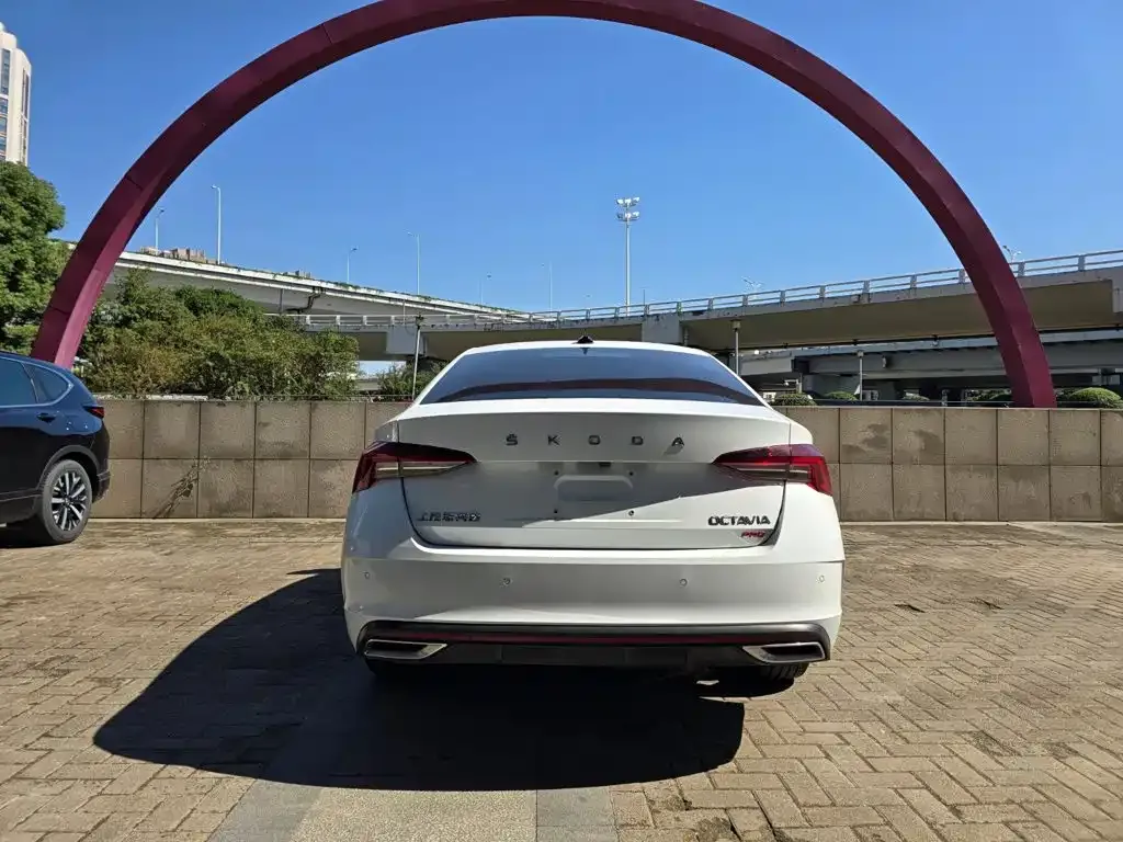 Skoda Octavia — фото 7