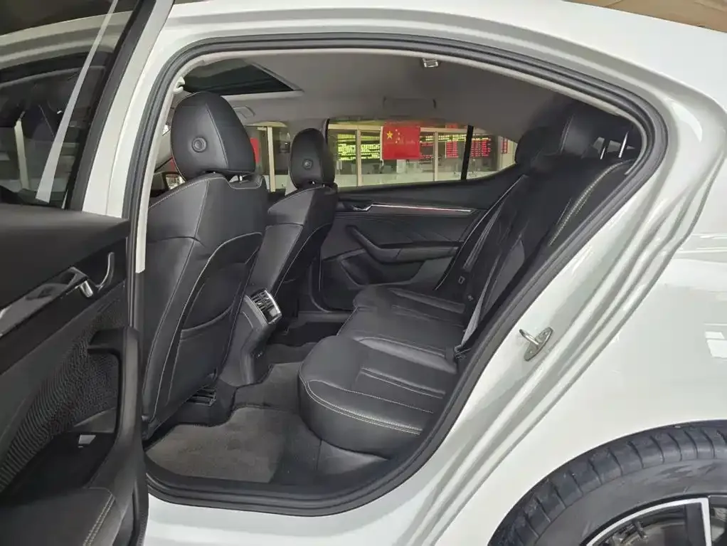 Skoda Octavia — фото 2