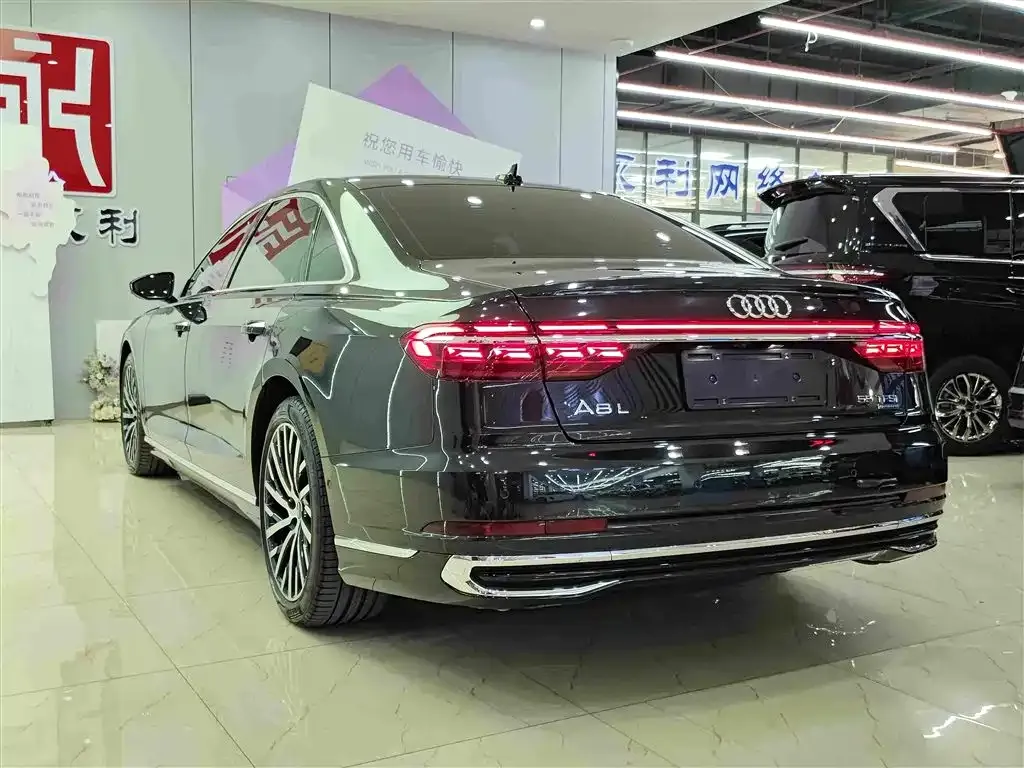 Audi A8 — фото 7