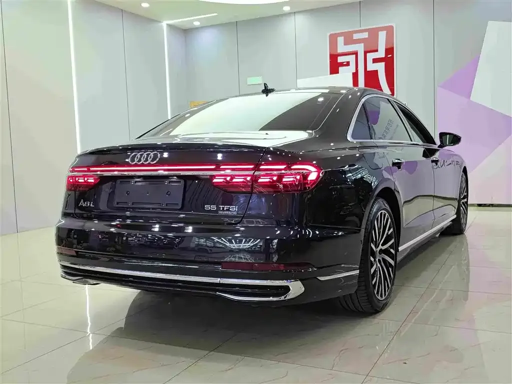 Audi A8 — фото 3