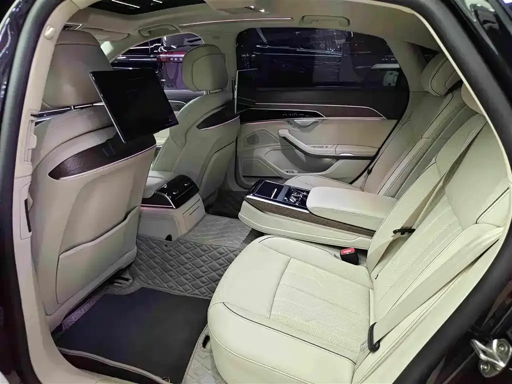 Audi A8 — фото 10