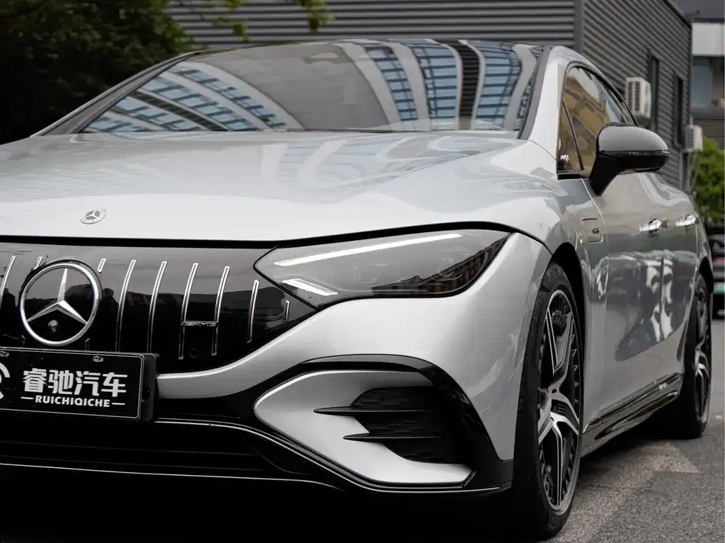 Mercedes-Benz EQE AMG — фото 10