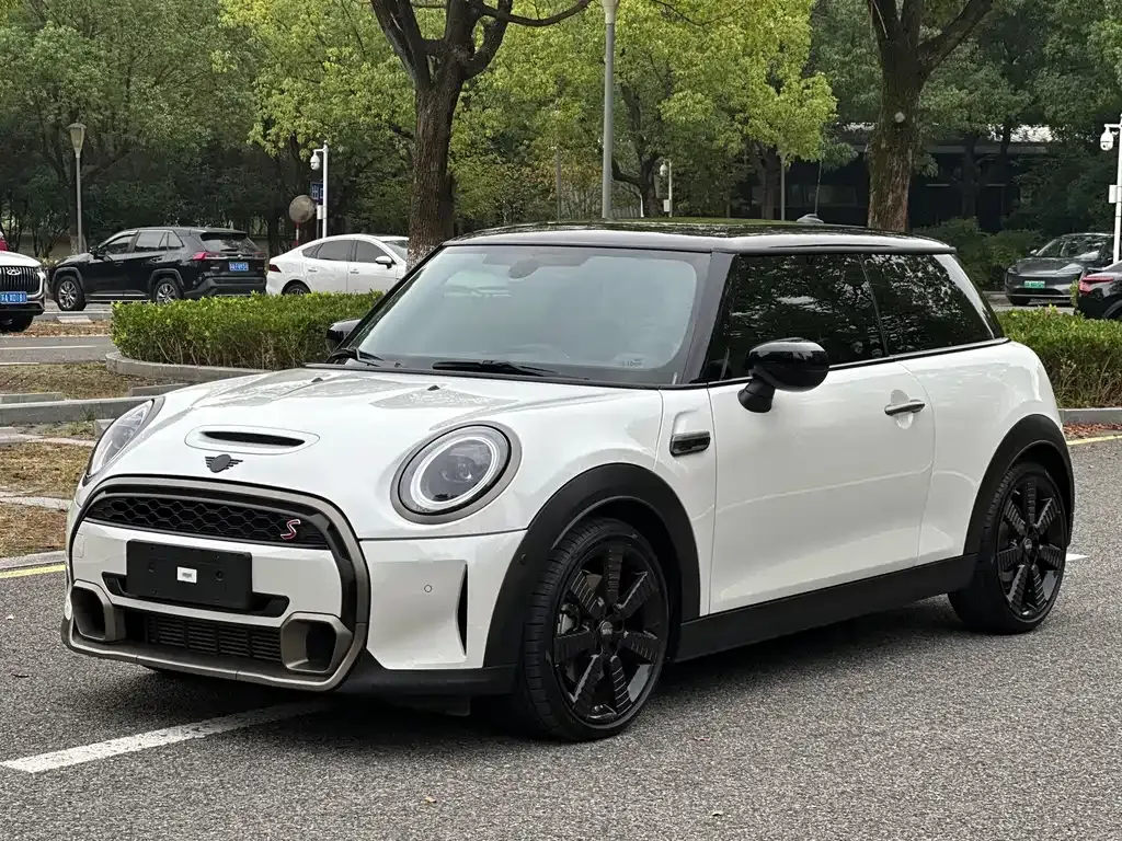 MINI Cooper (3-door) — фото 1