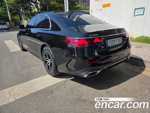Mercedes-Benz E-Class — фото 8