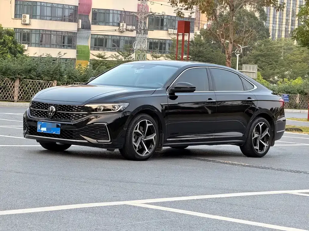 Volkswagen Passat — фото 1