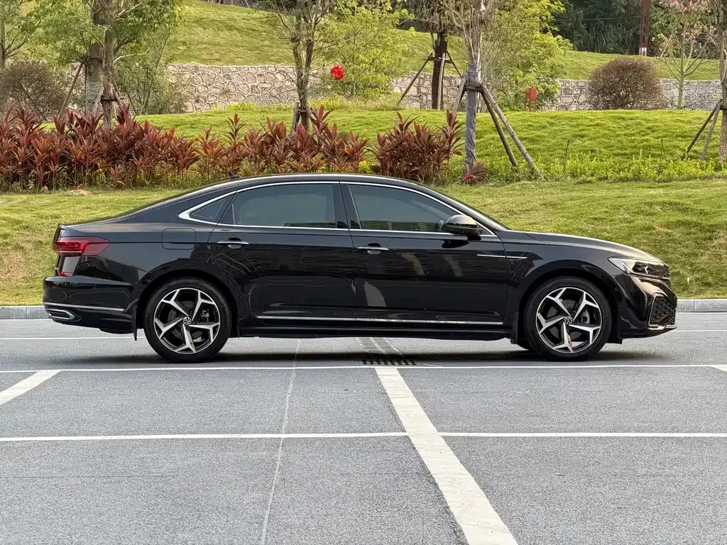 Volkswagen Passat — фото 10