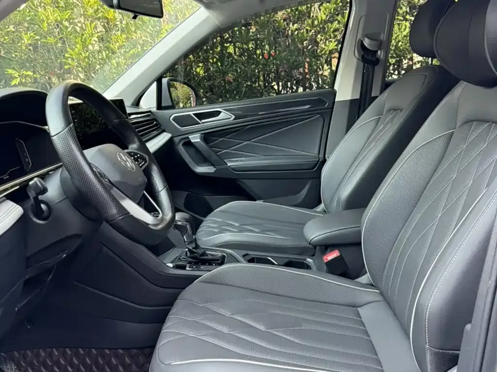 Volkswagen Tiguan L — фото 2