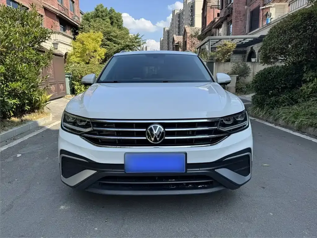 Volkswagen Tiguan L — фото 8