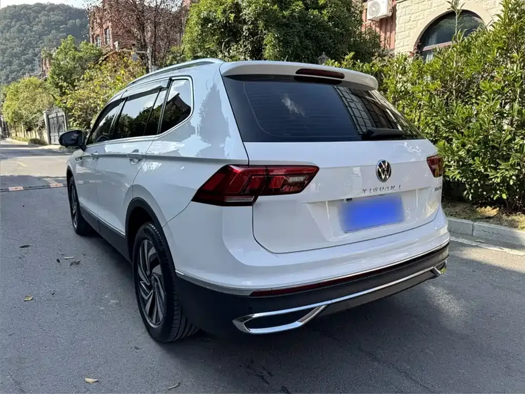 Volkswagen Tiguan L — фото 9