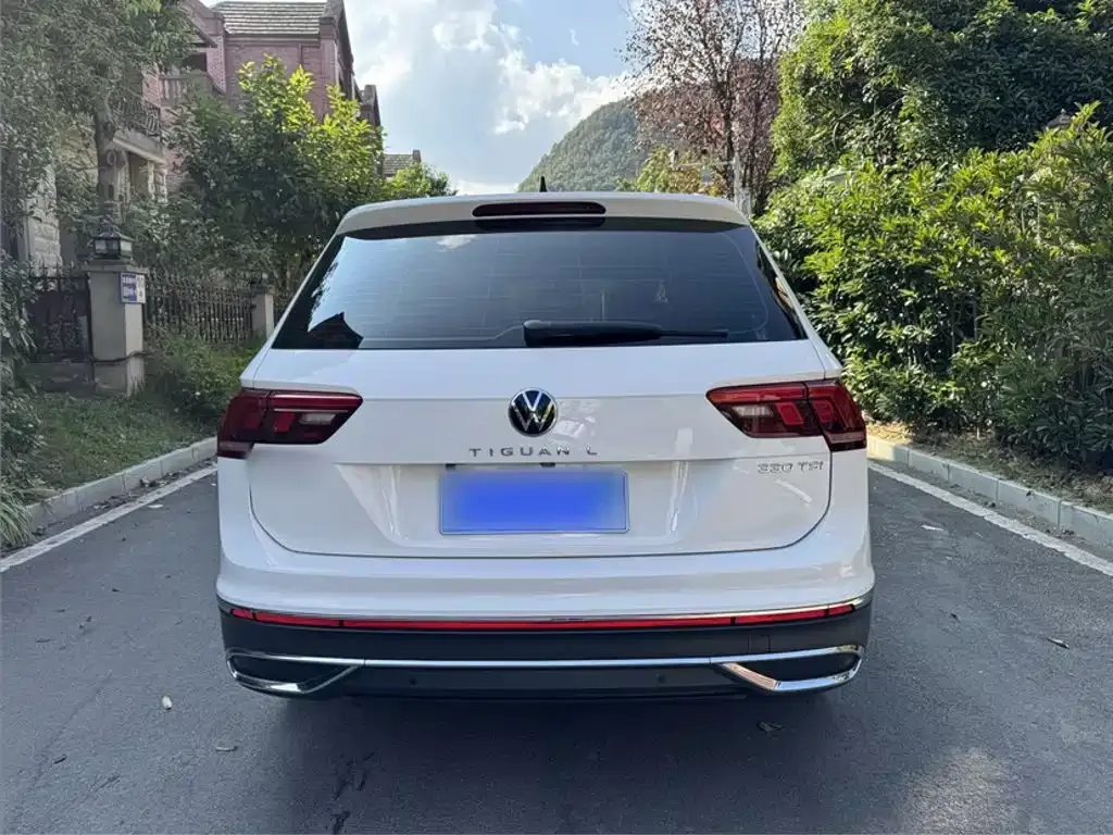 Volkswagen Tiguan L — фото 3