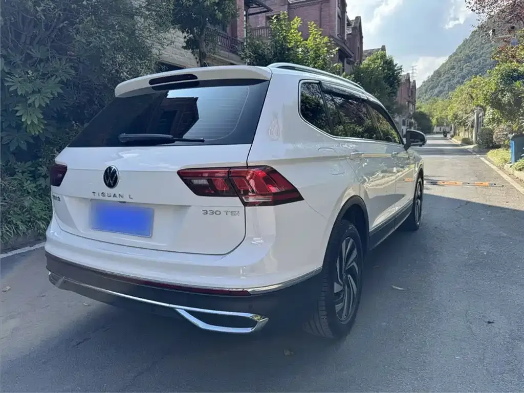 Volkswagen Tiguan L — фото 6