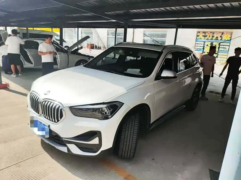 BMW X1 — фото 1