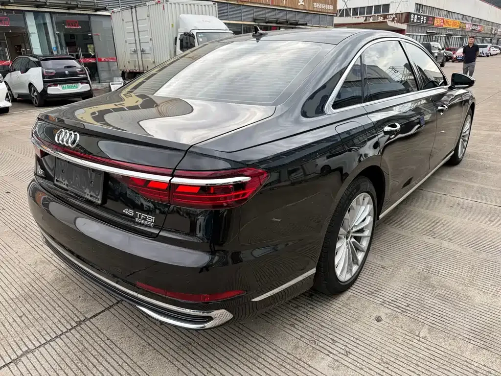Audi A8 — фото 8