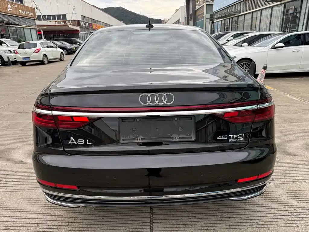 Audi A8 — фото 10