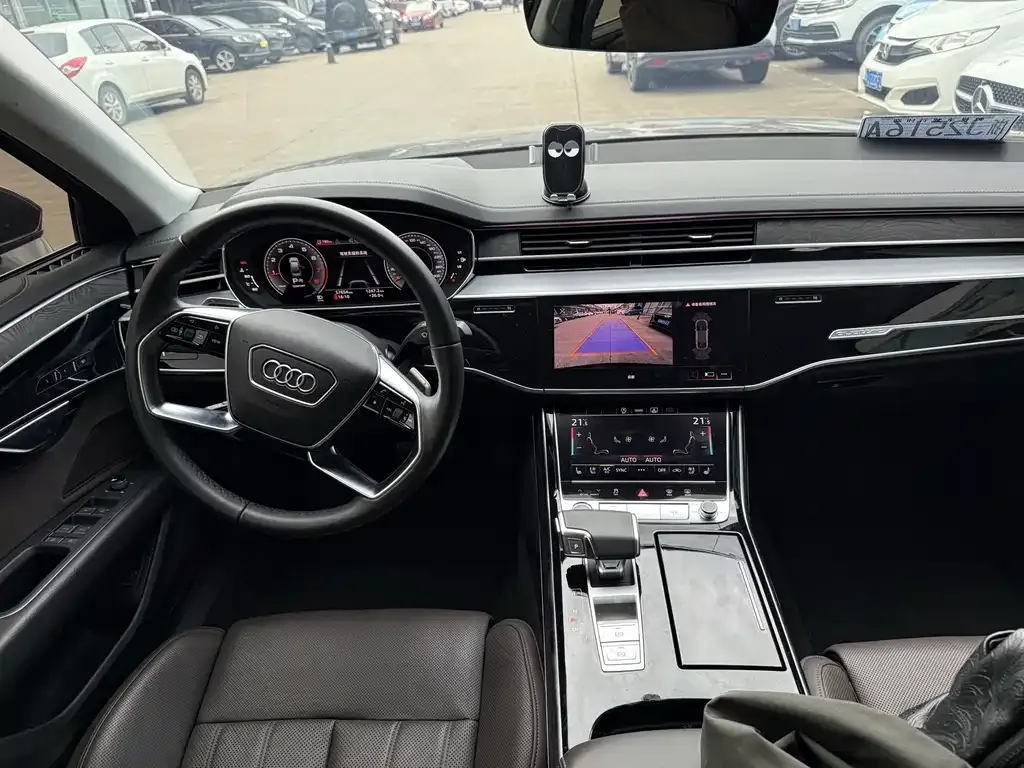 Audi A8 — фото 5