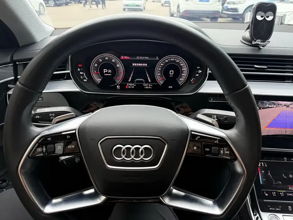 Audi A8 — фото 2