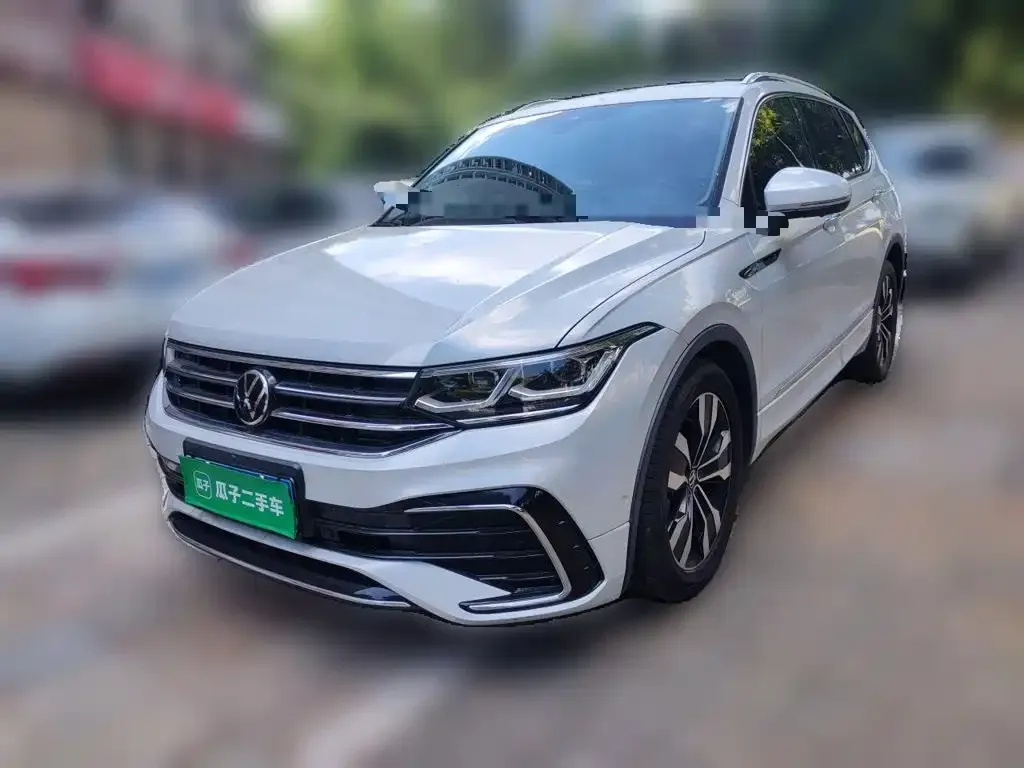 Volkswagen Tiguan L — фото 8