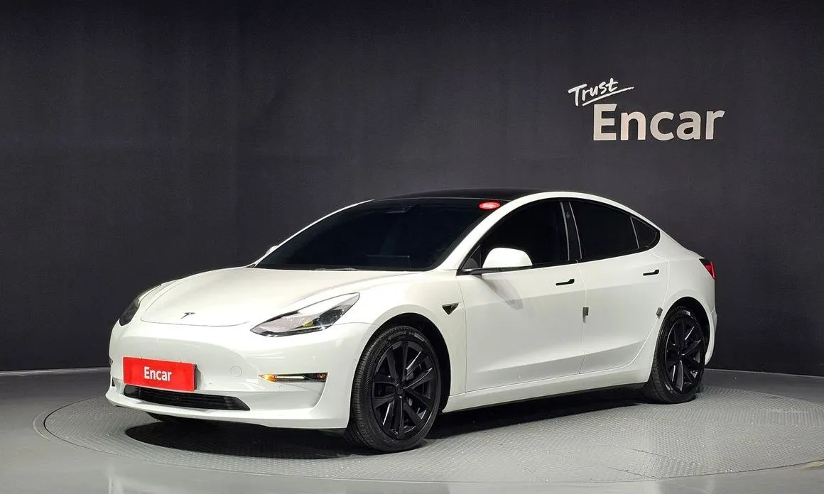 Tesla Model 3 — фото 1