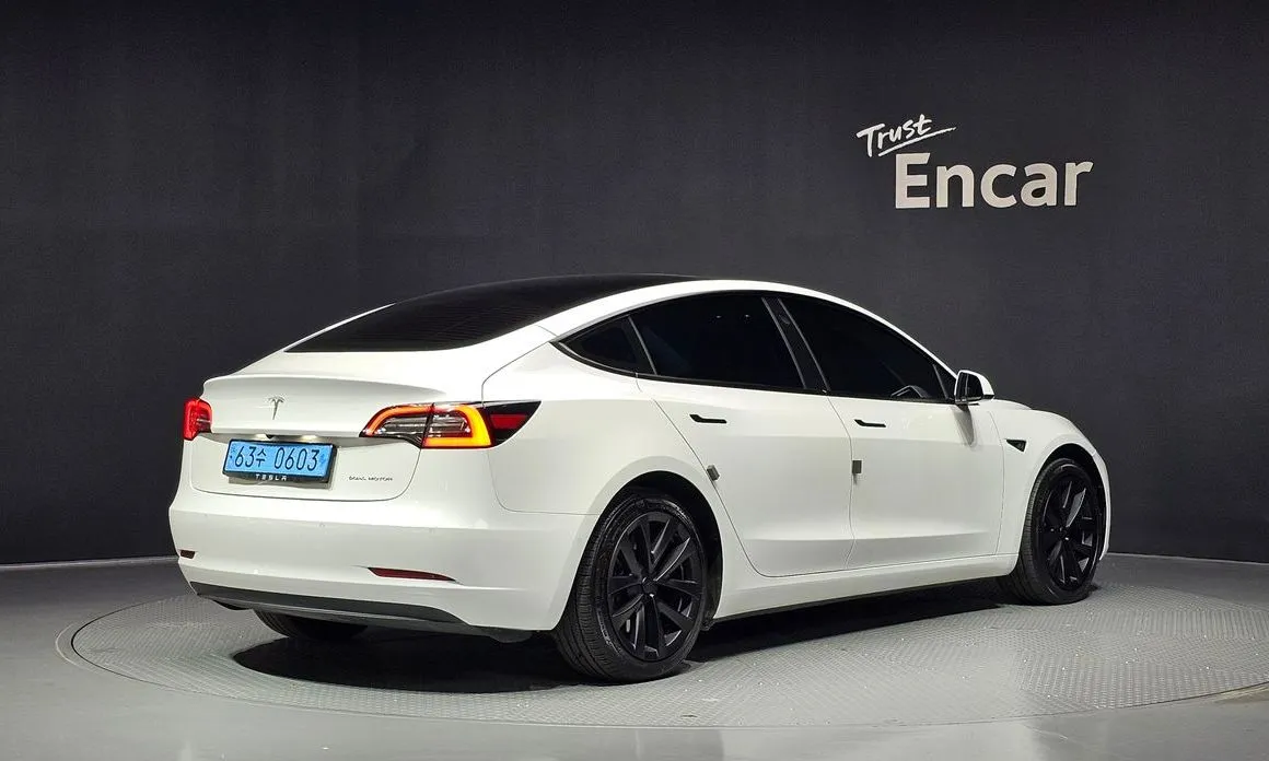 Tesla Model 3 — фото 6