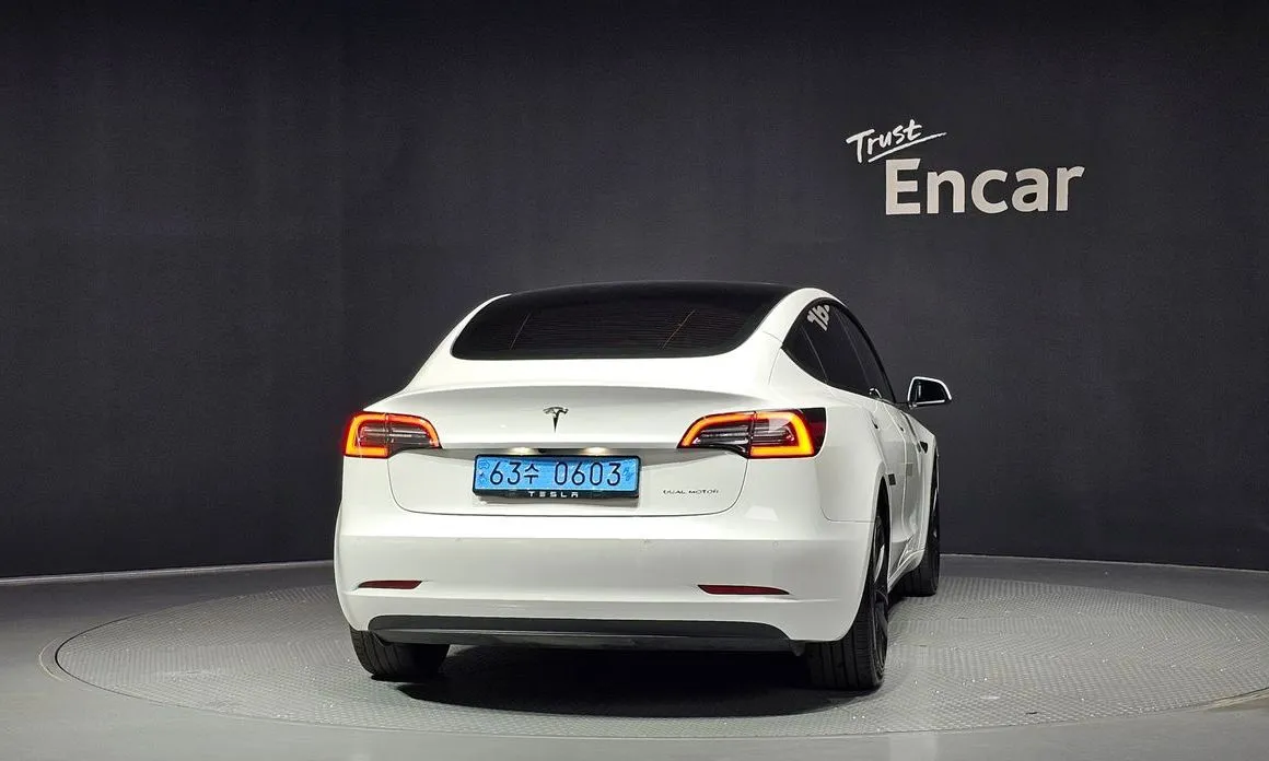 Tesla Model 3 — фото 2